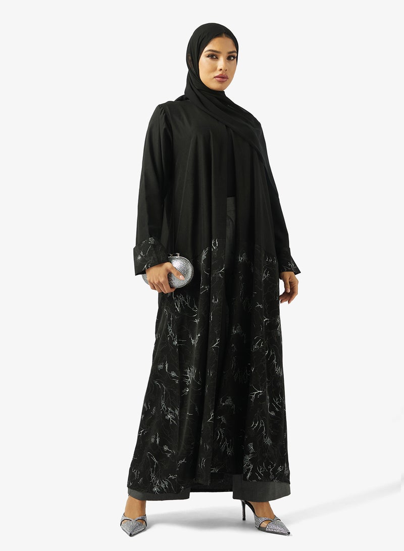 هيا كلوزيت عباية مطرزة باللون الأسود مع شيلة - Image 1